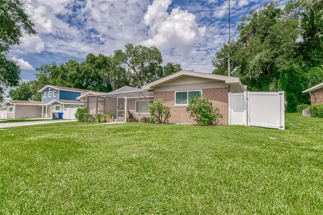 $385,000 | 207 Glendale Drive, Brandon, FL 33511