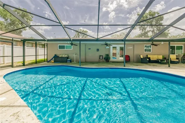 $385,000 | 207 Glendale Drive, Brandon, FL 33511