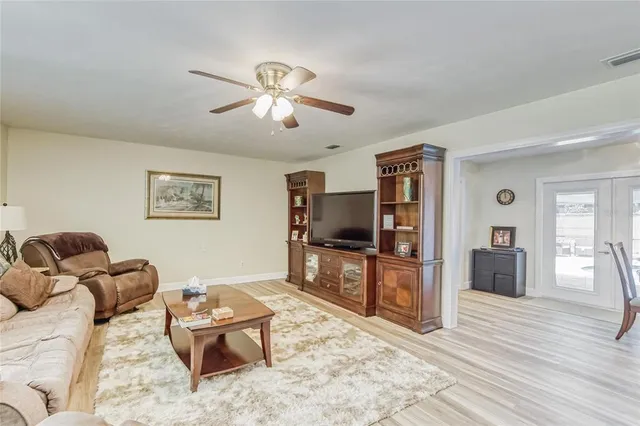 $385,000 | 207 Glendale Drive, Brandon, FL 33511