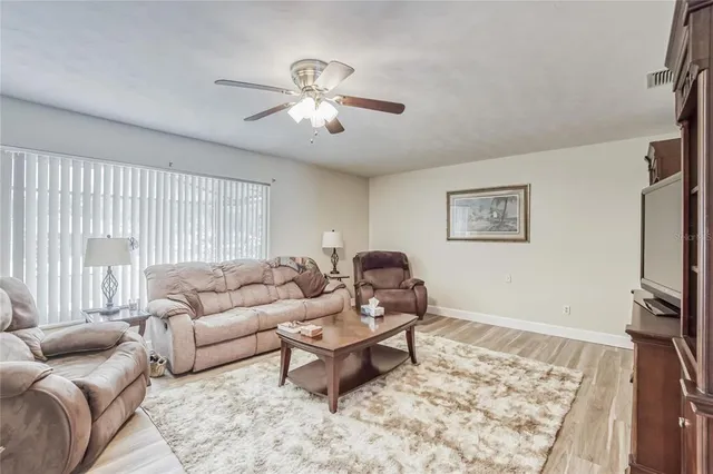 $385,000 | 207 Glendale Drive, Brandon, FL 33511