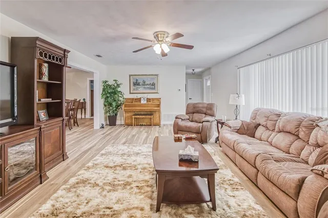 $385,000 | 207 Glendale Drive, Brandon, FL 33511