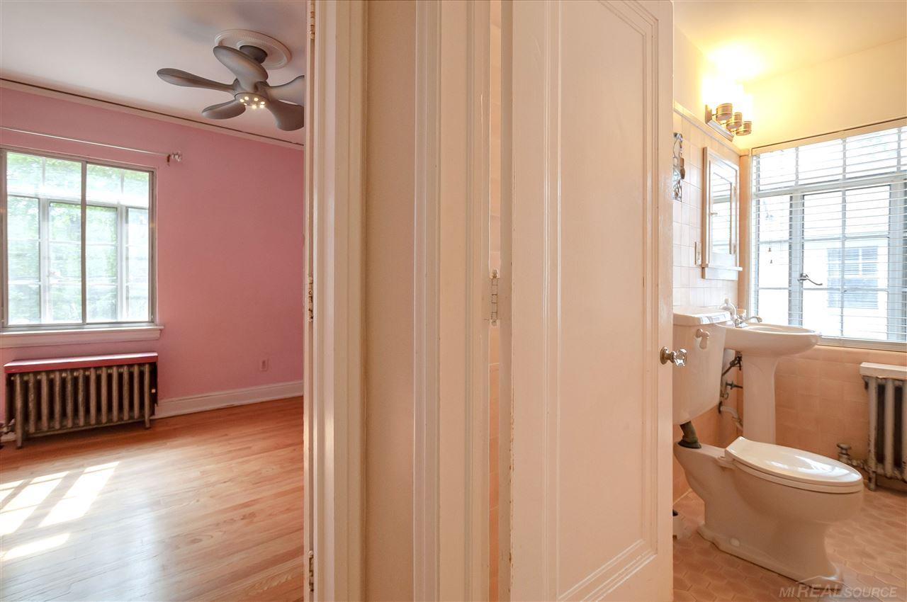 1311 Bishop Road Grosse Pointe, MI 48230 - Photo 29 of 40 31393205-28.JPG