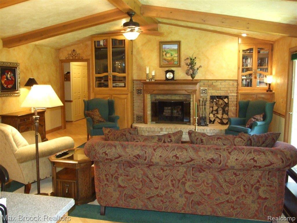 2721 Lambeth Park Rochester, MI 48306 - Photo 10 of 25 Family Room