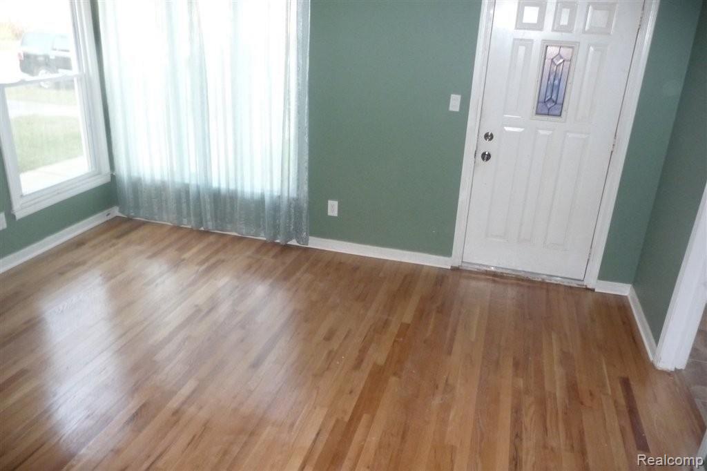3418 Harding Street Dearborn, MI 48124 - Photo 4 of 13 003.JPG