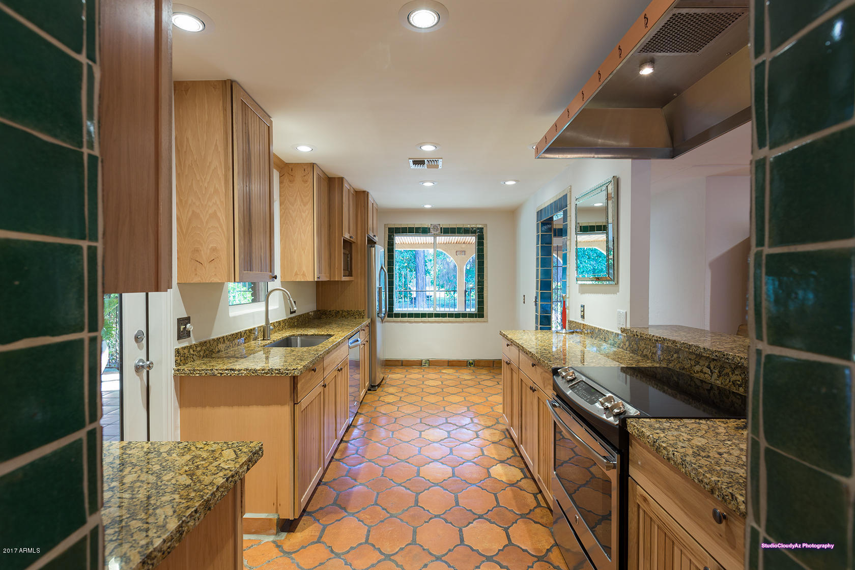 3844 East Vineyard Road Phoenix, AZ 85042 - Photo 10 of 42 vineyardKitchen