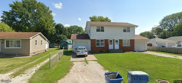$1,200 | 1121 12th Street, Unit 1, Silvis, IL 61282