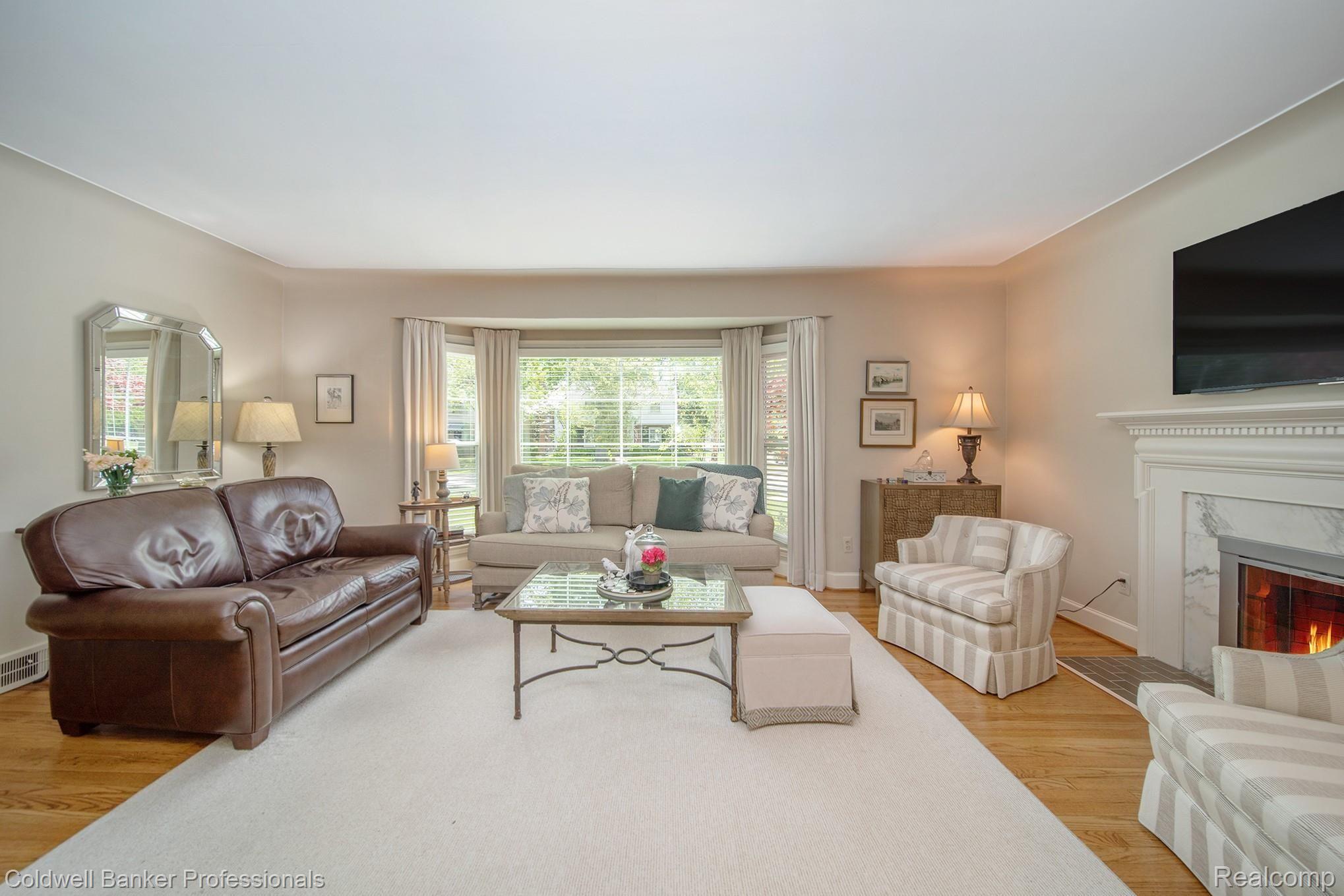 1760 Broadstone Road Grosse Pointe, MI 48236 - Photo 4 of 29 1760 Broadstone_47.jpg