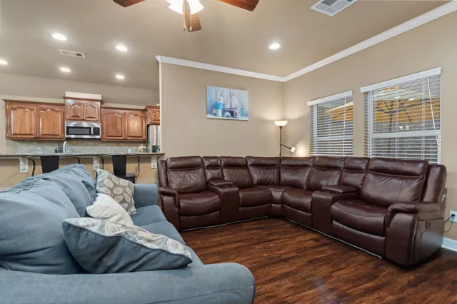 $269,000 | 137 Silverbell Circle, Lake Jackson, TX 77566