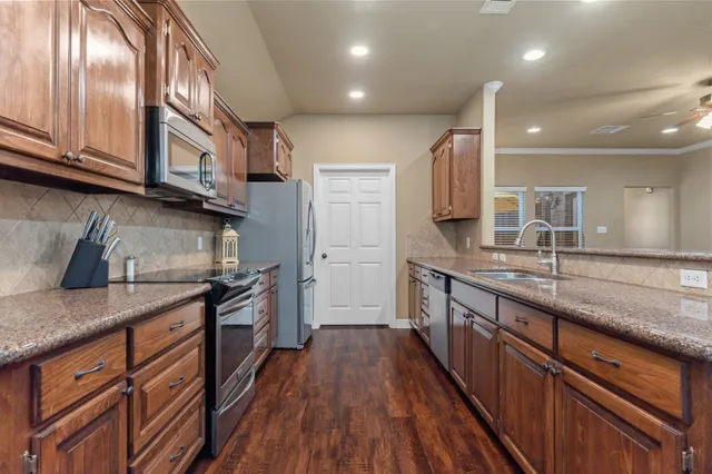 $269,000 | 137 Silverbell Circle, Lake Jackson, TX 77566