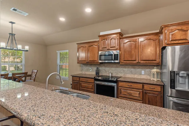 $269,000 | 137 Silverbell Circle, Lake Jackson, TX 77566