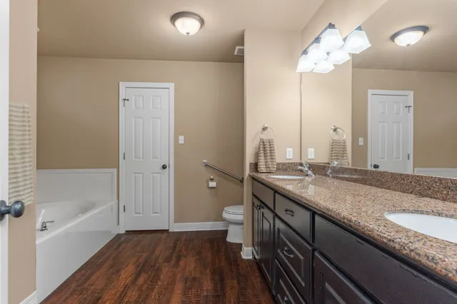 $269,000 | 137 Silverbell Circle, Lake Jackson, TX 77566