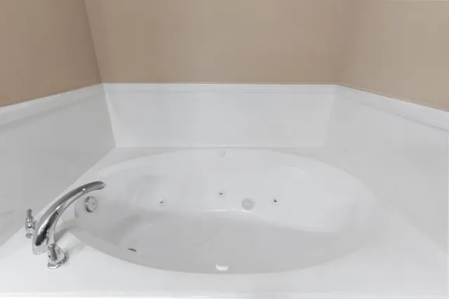 $269,000 | 137 Silverbell Circle, Lake Jackson, TX 77566