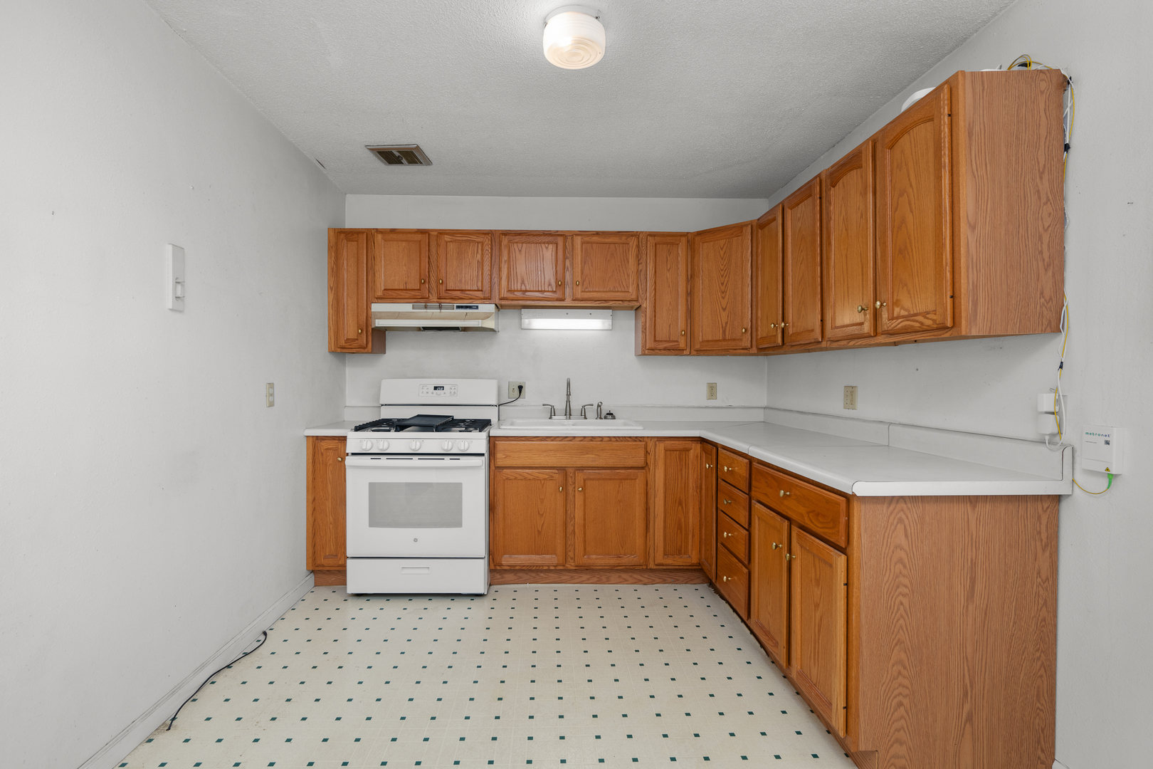 607 6th Street Rock Island, IL 61201 - Photo 7 of 28