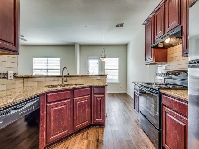 $2,300 | 8735 Manhattan Avenue, Plano, TX 75024