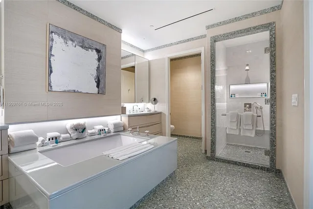 $100,000 | 4401 Collins Avenue, Unit PHSOUTH, Miami Beach, FL 33140