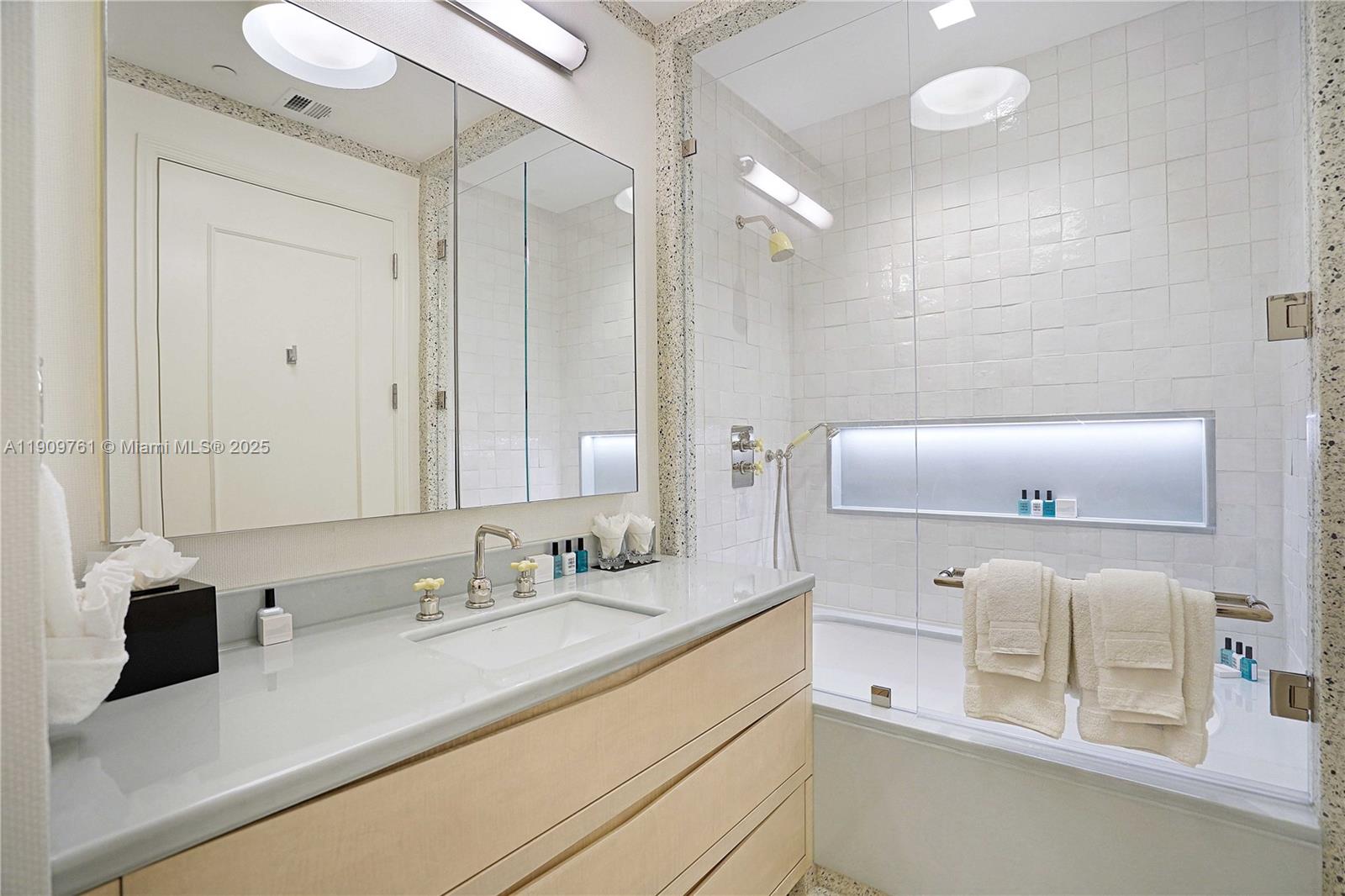 4401 Collins Avenue, Unit PHSOUTH Miami Beach, FL 33140 - Photo 60 of 92 2nd bathroom