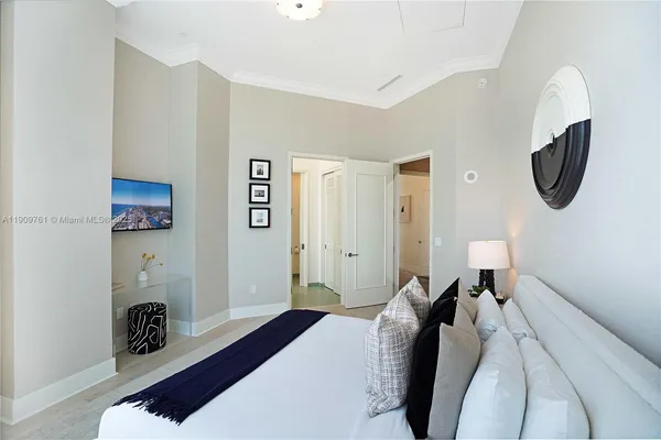 $100,000 | 4401 Collins Avenue, Unit PHSOUTH, Miami Beach, FL 33140