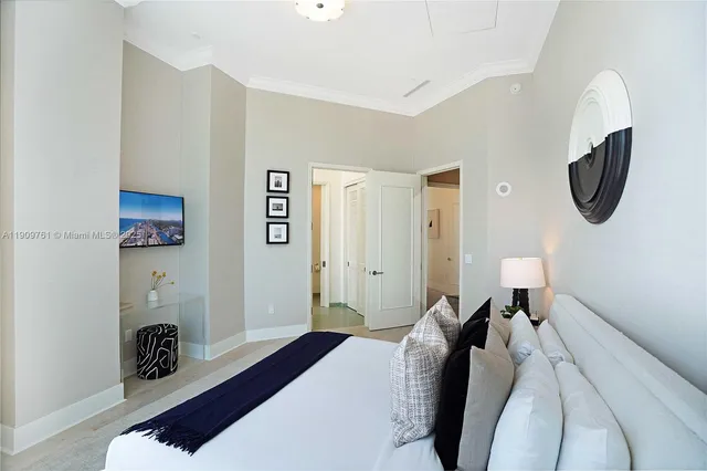 $100,000 | 4401 Collins Avenue, Unit PHSOUTH, Miami Beach, FL 33140