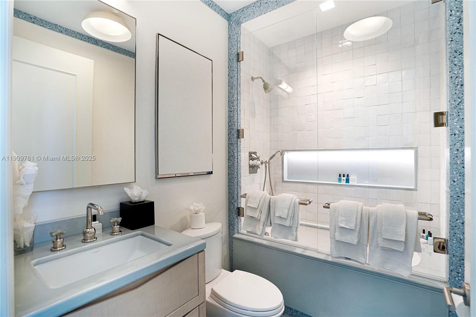 4401 Collins Avenue, Unit PHSOUTH Miami Beach, FL 33140 - Photo 72 of 92 4th bathroom