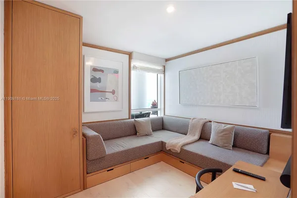 $100,000 | 4401 Collins Avenue, Unit PHSOUTH, Miami Beach, FL 33140