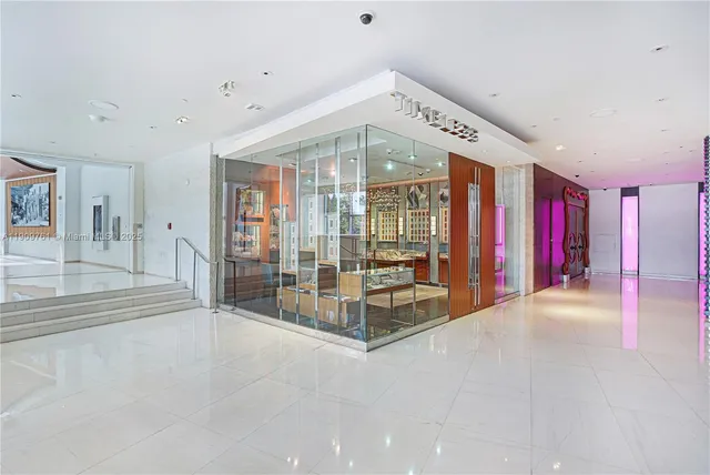 $100,000 | 4401 Collins Avenue, Unit PHSOUTH, Miami Beach, FL 33140