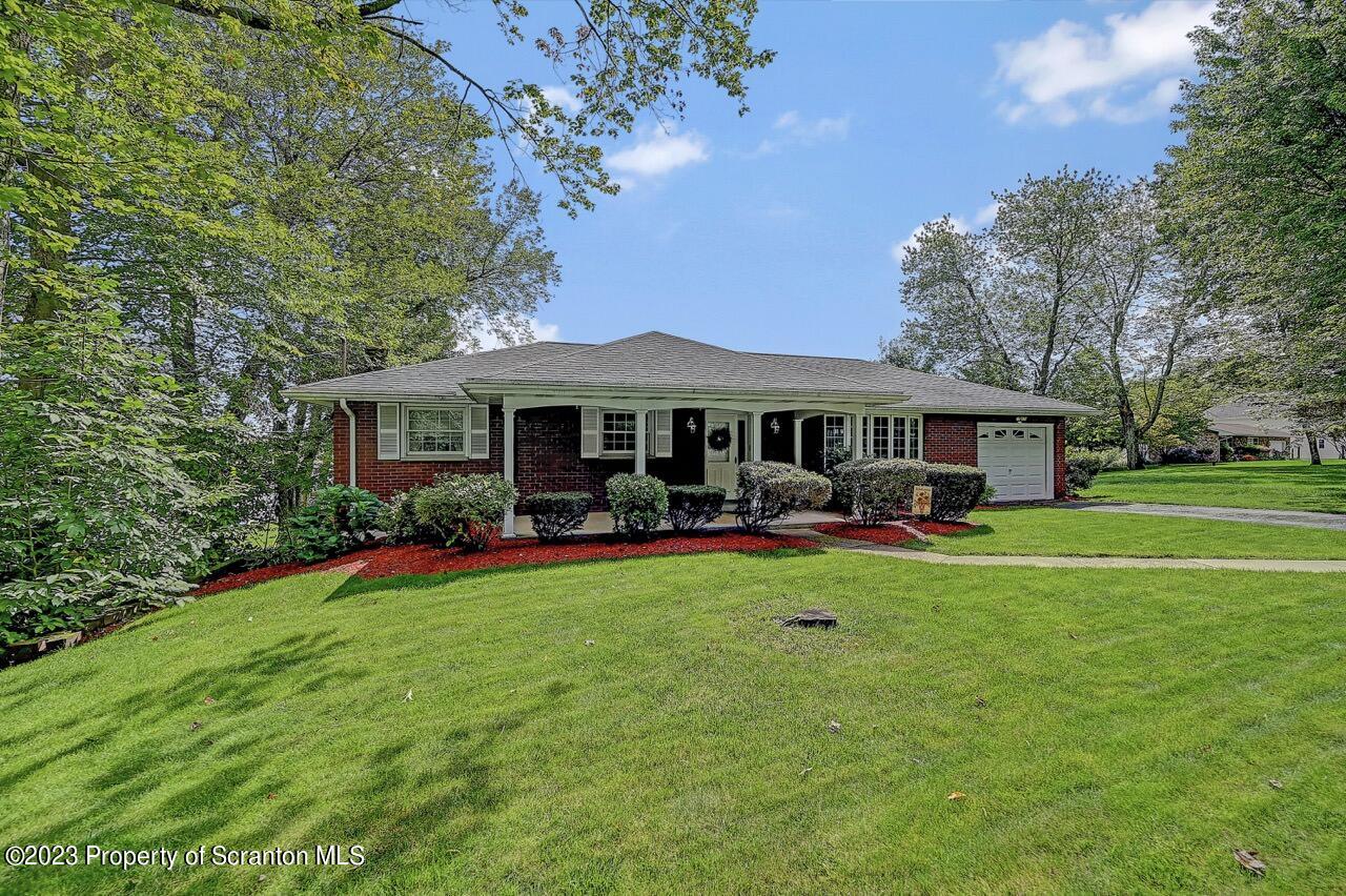 780 Griffin Road Moscow, PA 18444 - Photo 1 of 61 Gallery Image 1