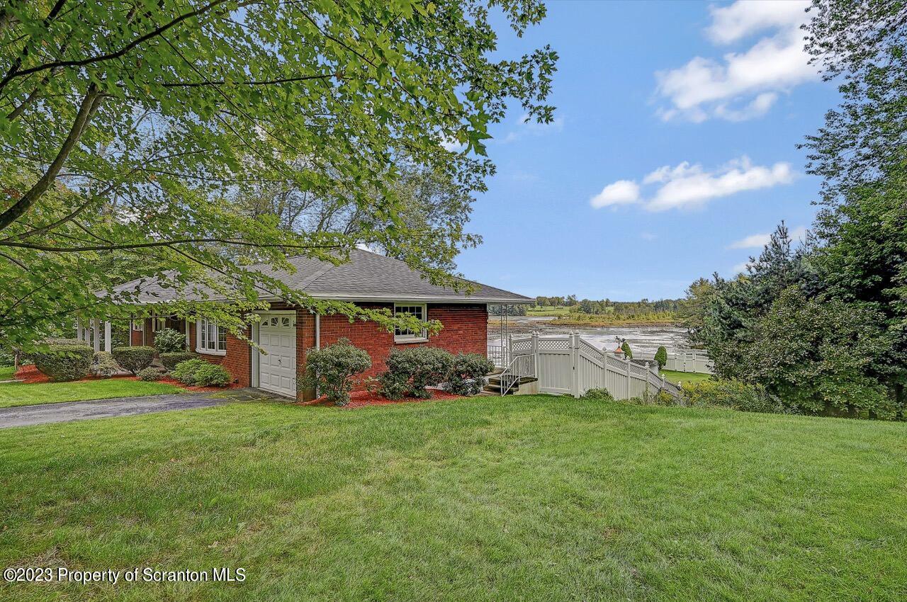 780 Griffin Road Moscow, PA 18444 - Photo 3 of 61 Gallery Image 3
