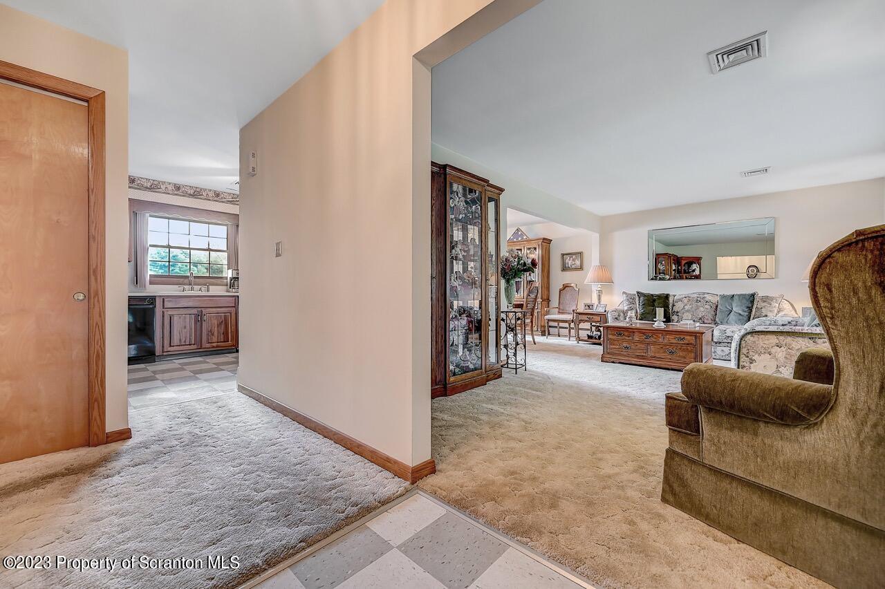 780 Griffin Road Moscow, PA 18444 - Photo 7 of 61 Gallery Image 7