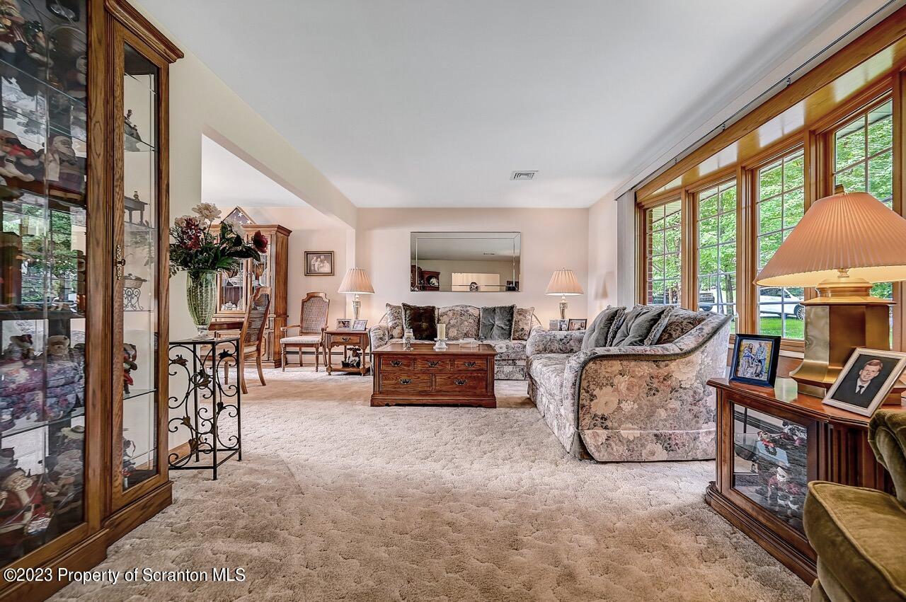 780 Griffin Road Moscow, PA 18444 - Photo 10 of 61 Gallery Image 10
