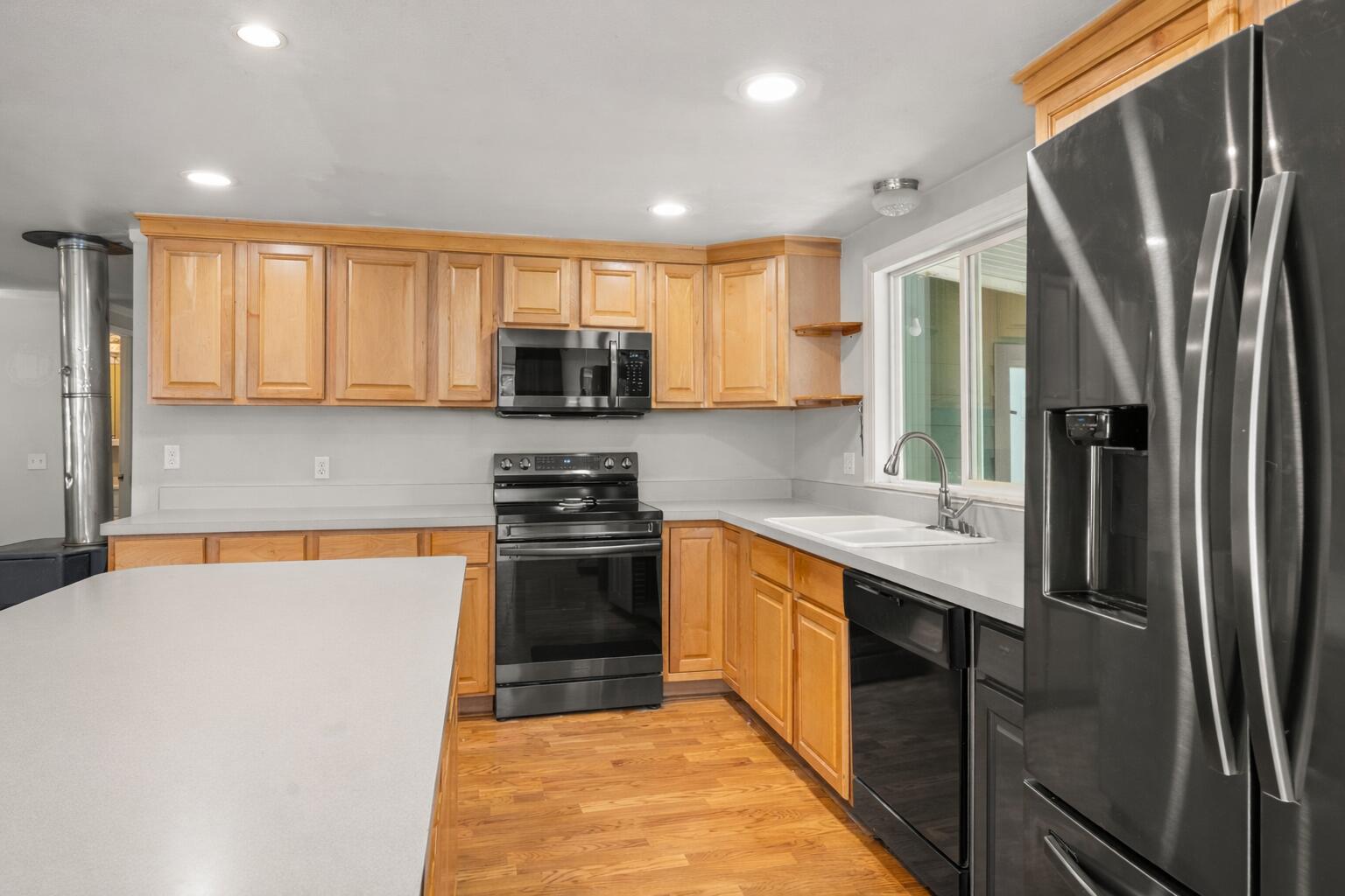 3477 Helms Road Grants Pass, OR 97527 - Photo 10 of 49 Kitchen