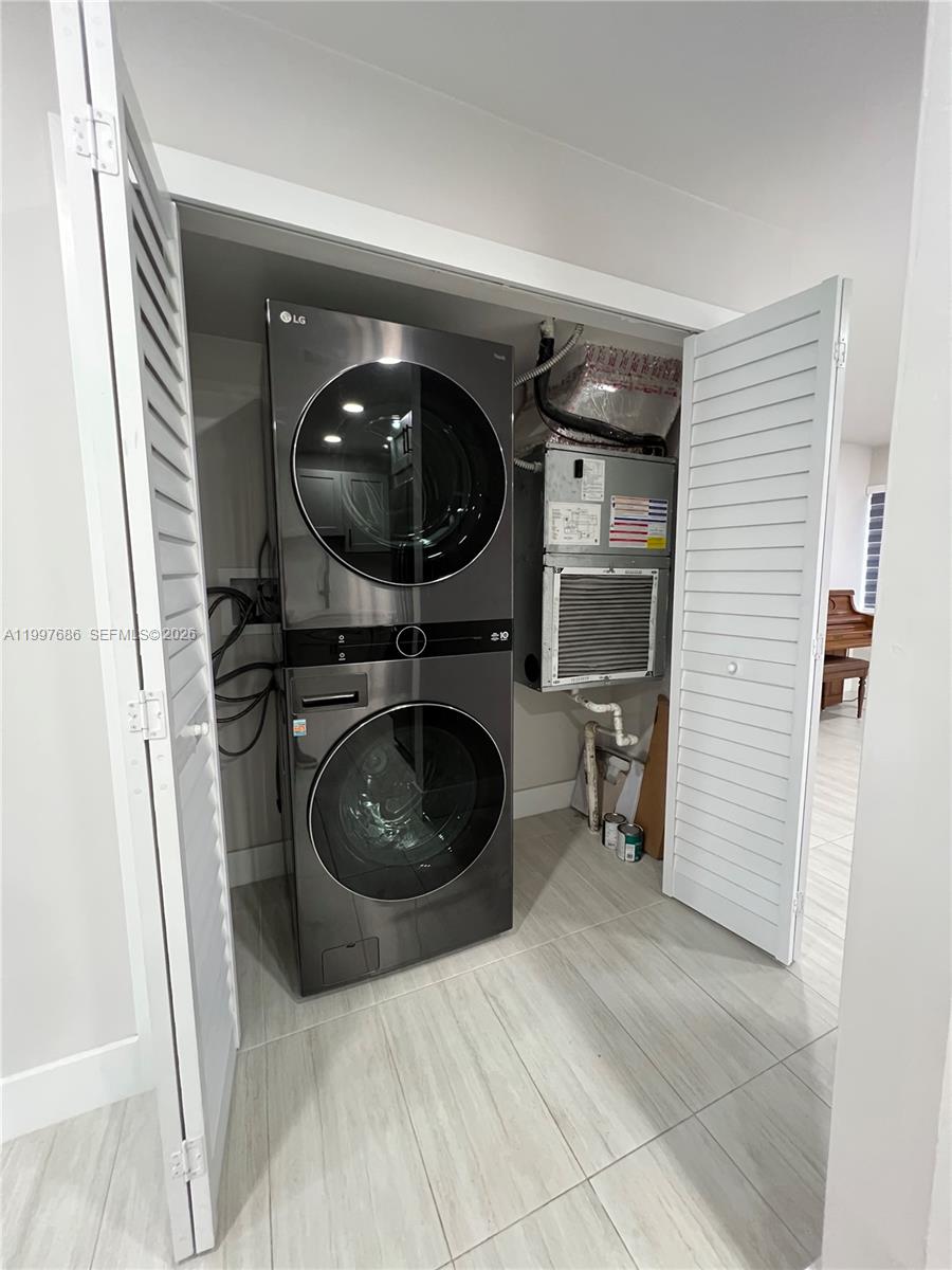 3826 Southwest 107th Avenue, Unit 22 Miami, FL 33165 - Photo 8 of 18 a utility room with a washer and dryer