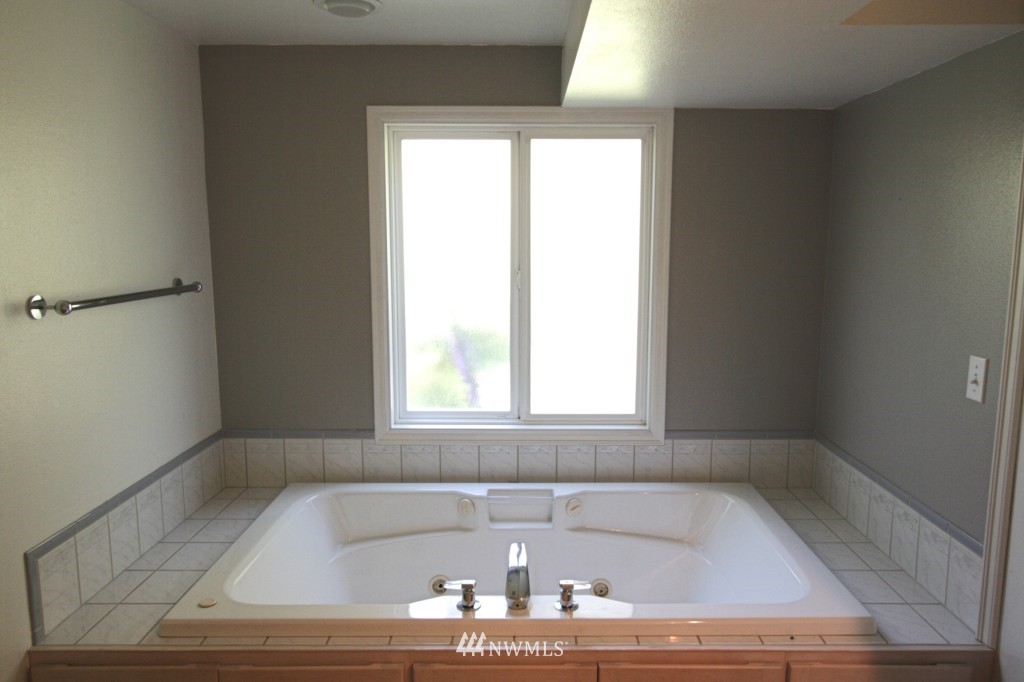 2208 242nd Street Southwest Bothell, WA 98021 - Photo 12 of 23