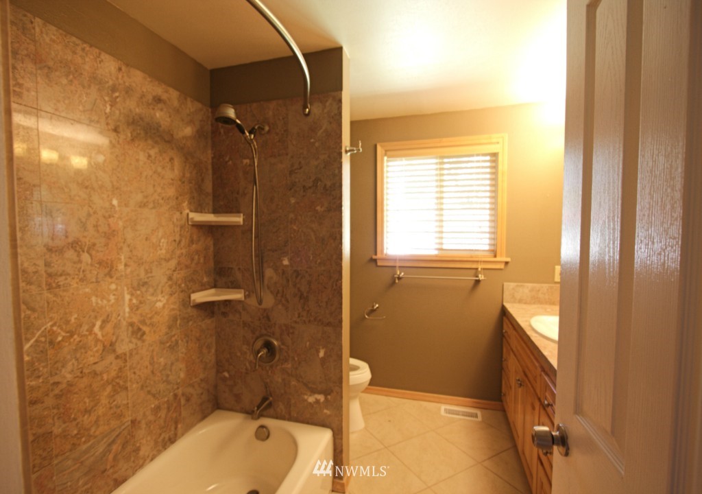 2208 242nd Street Southwest Bothell, WA 98021 - Photo 14 of 23