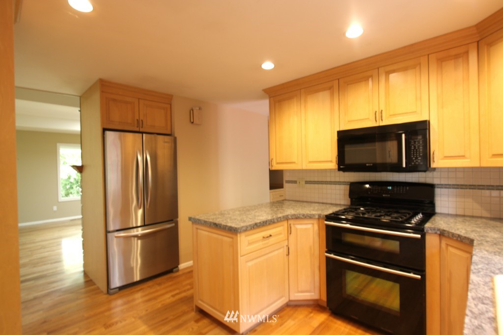 2208 242nd Street Southwest Bothell, WA 98021 - Photo 3 of 23