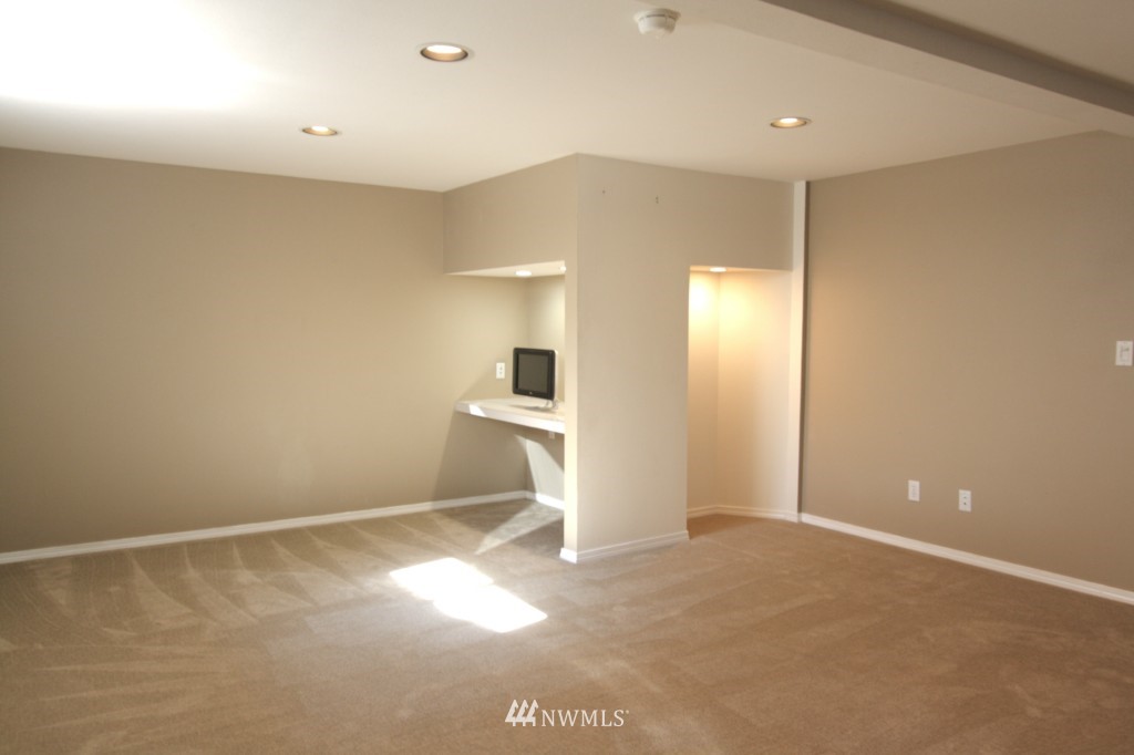 2208 242nd Street Southwest Bothell, WA 98021 - Photo 10 of 23