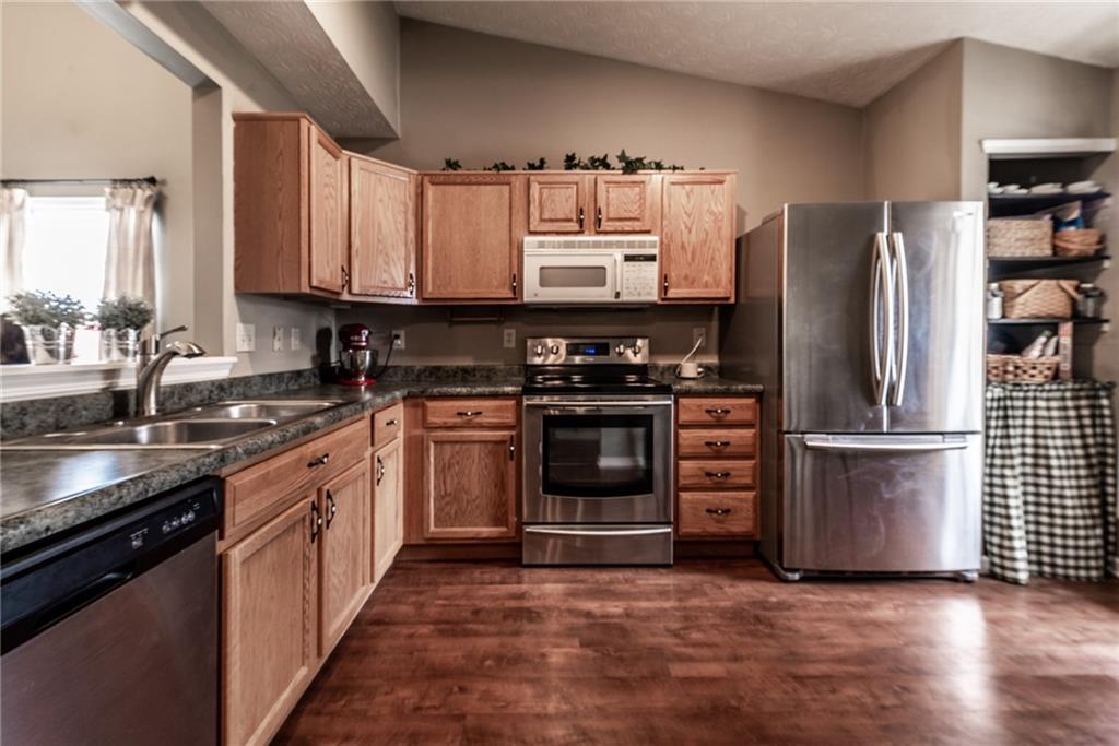 2152 Rattlebox Drive Plainfield, IN 46168 - Photo 5 of 23 Gallery Image 5