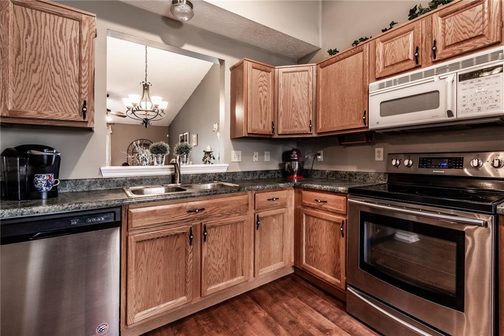 2152 Rattlebox Drive Plainfield, IN 46168 - Photo 6 of 23 Gallery Image 6