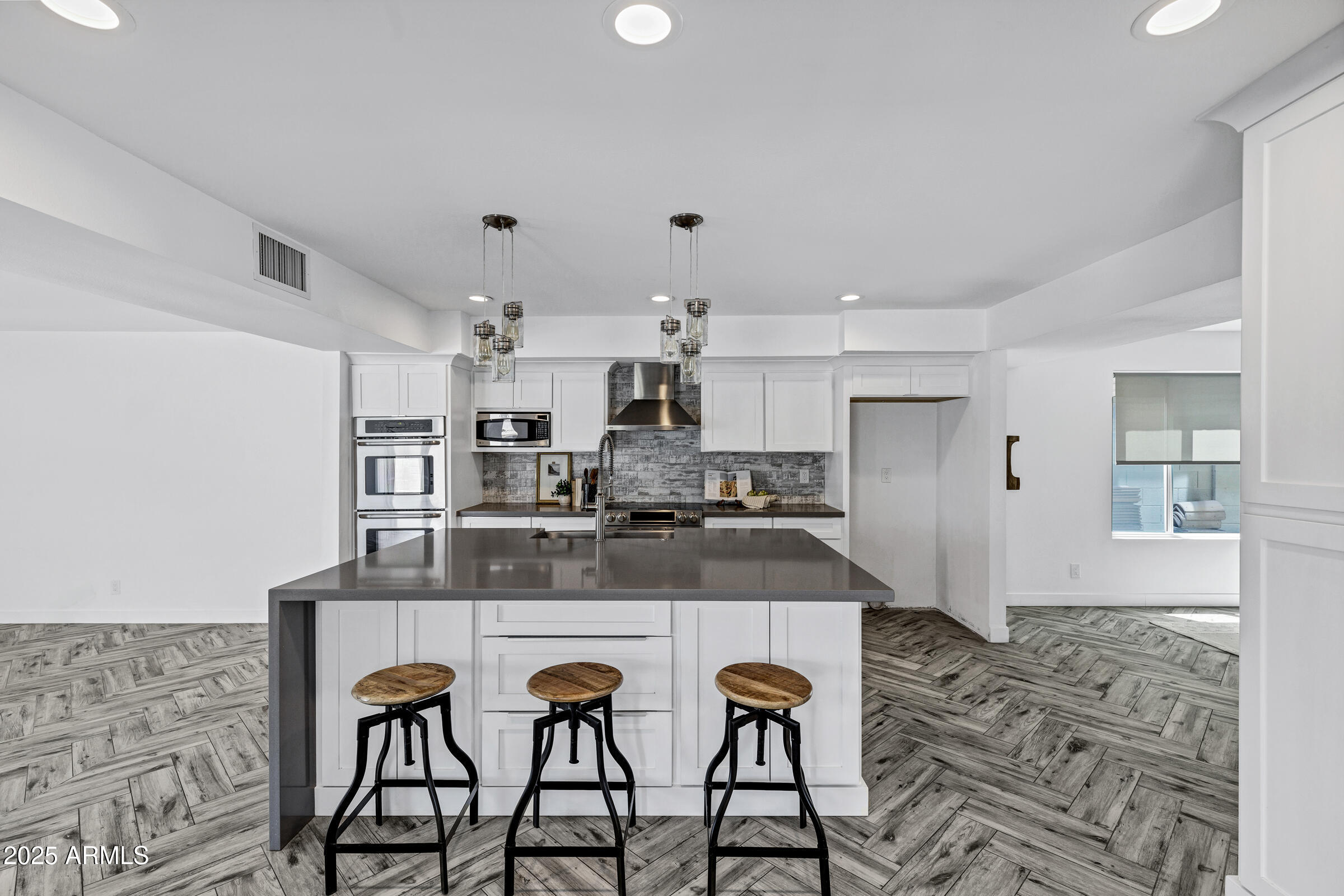 1323 East Whalers Way Tempe, AZ 85283 - Photo 14 of 91 1323 E Whalers Way-9