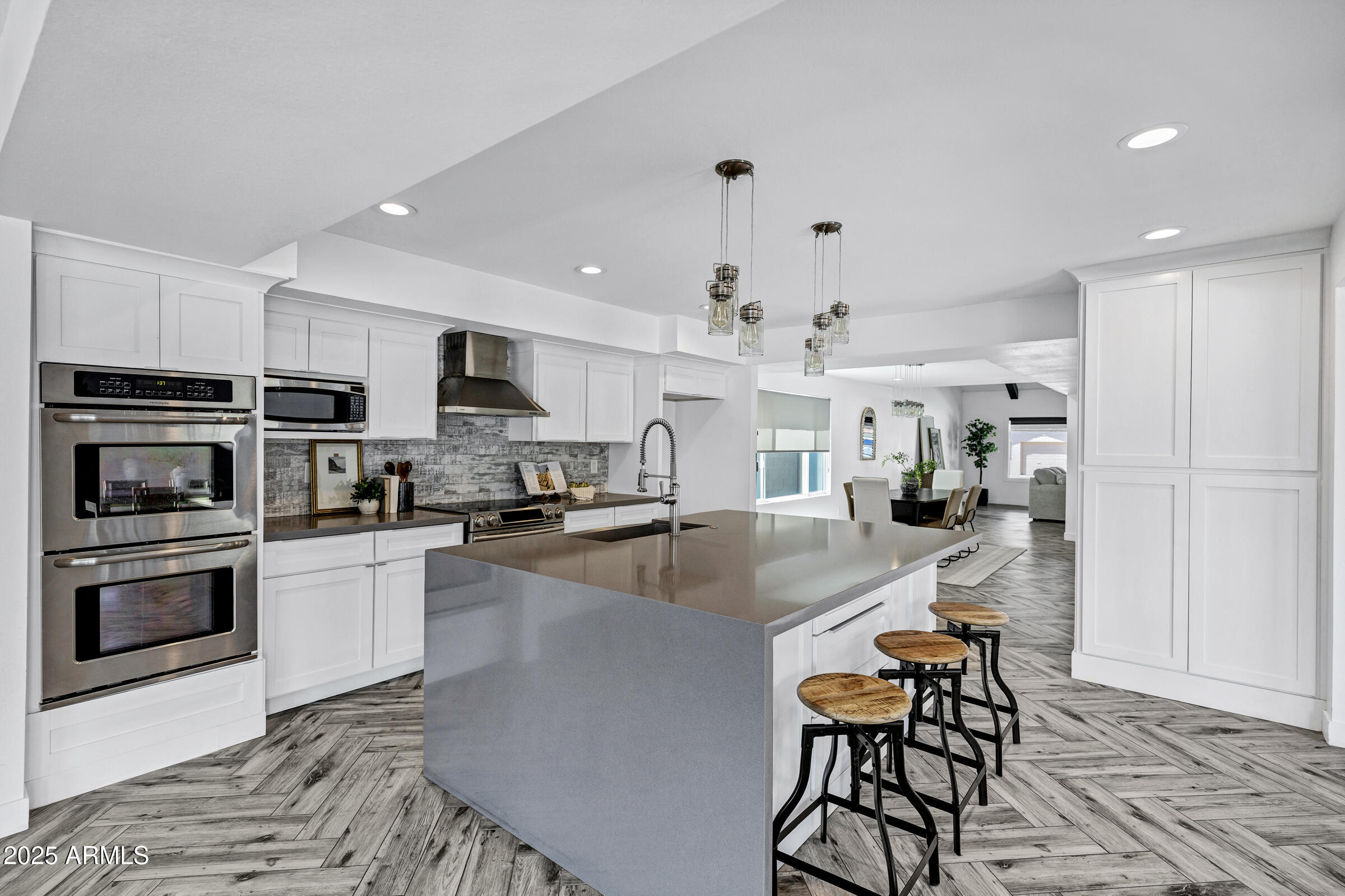 1323 East Whalers Way Tempe, AZ 85283 - Photo 16 of 91 1323 E Whalers Way-11