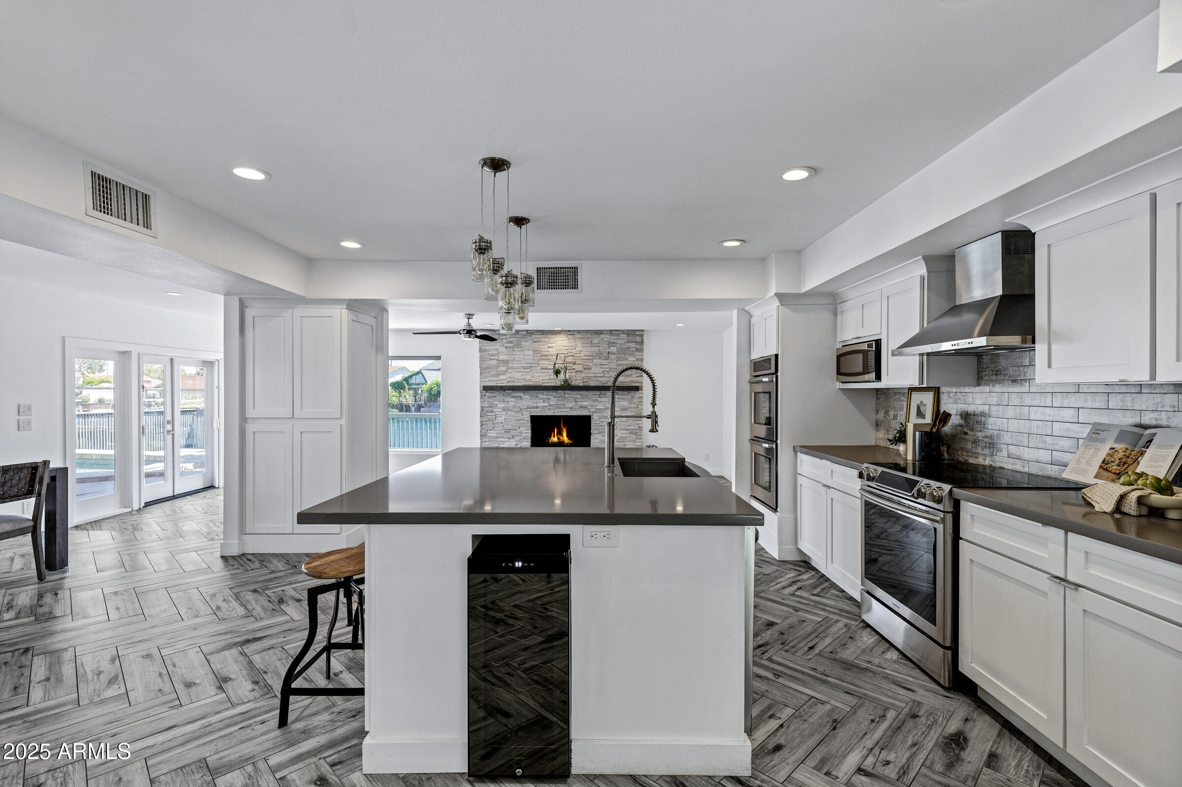 1323 East Whalers Way Tempe, AZ 85283 - Photo 18 of 91 1323 E Whalers Way-13