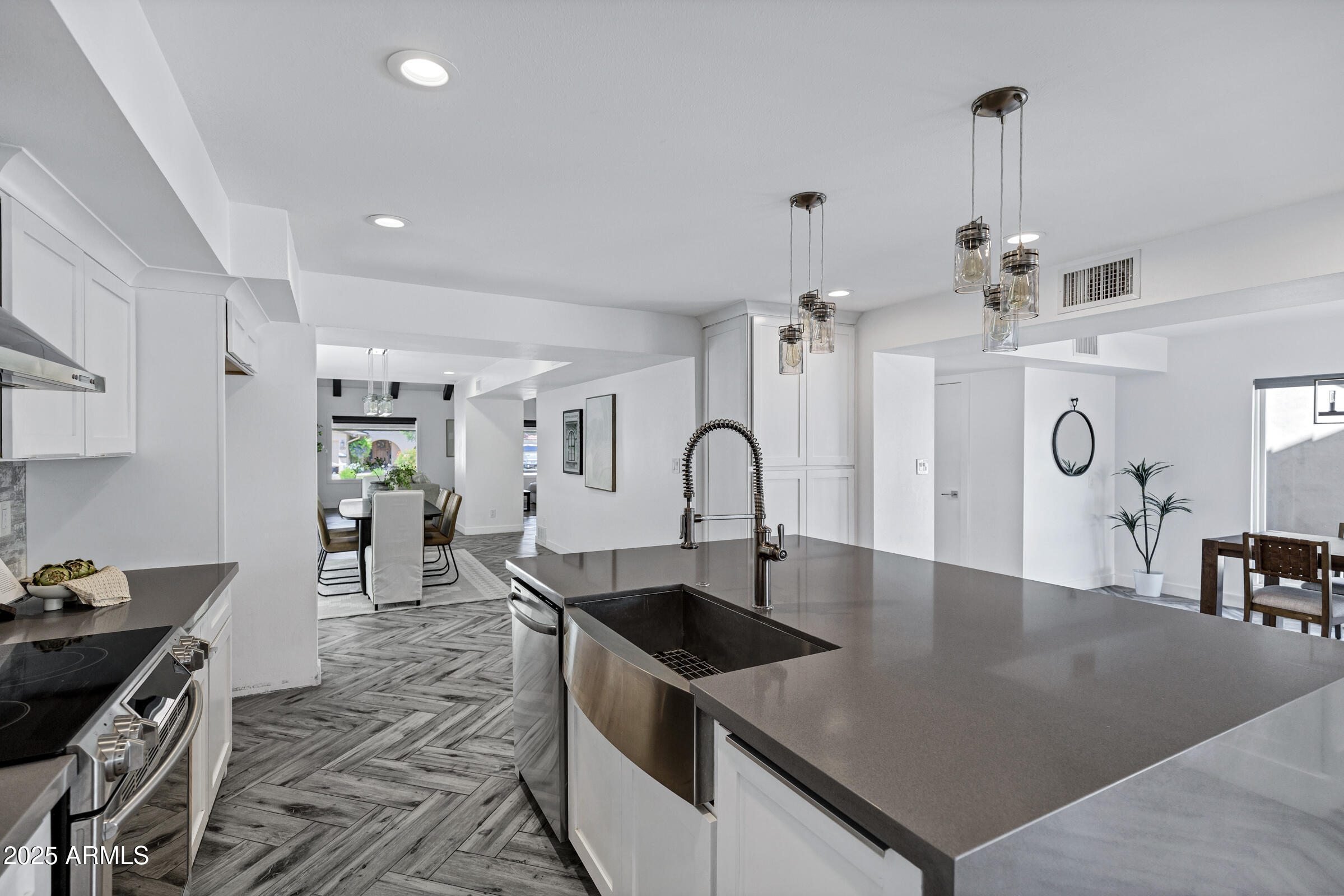 1323 East Whalers Way Tempe, AZ 85283 - Photo 19 of 91 1323 E Whalers Way-14