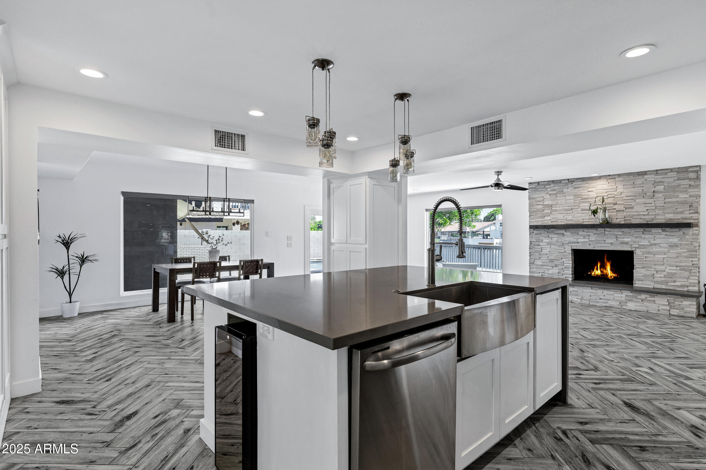 1323 East Whalers Way Tempe, AZ 85283 - Photo 20 of 91 1323 E Whalers Way-15