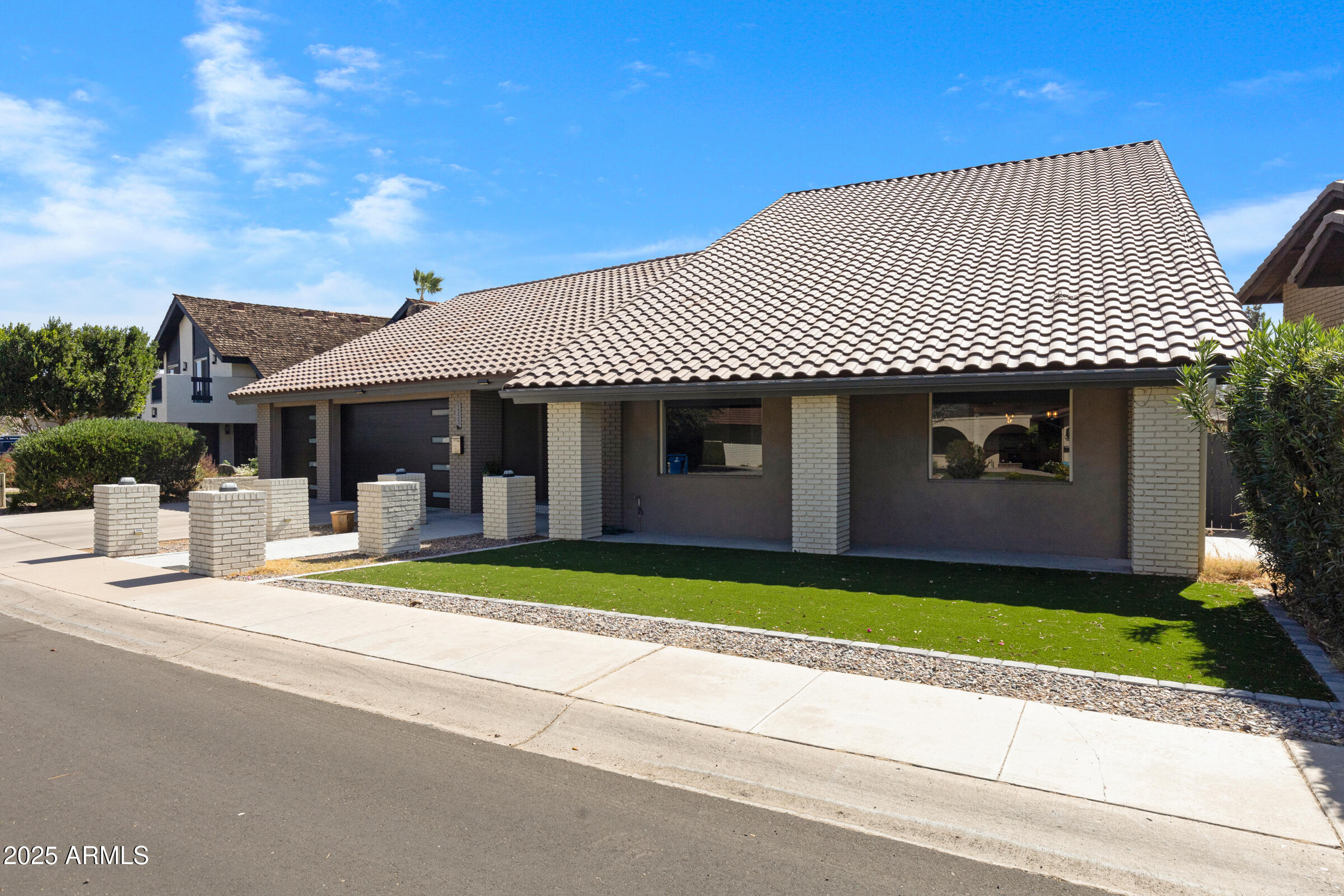 1323 East Whalers Way Tempe, AZ 85283 - Photo 3 of 91 1323 E Whalers Way-3