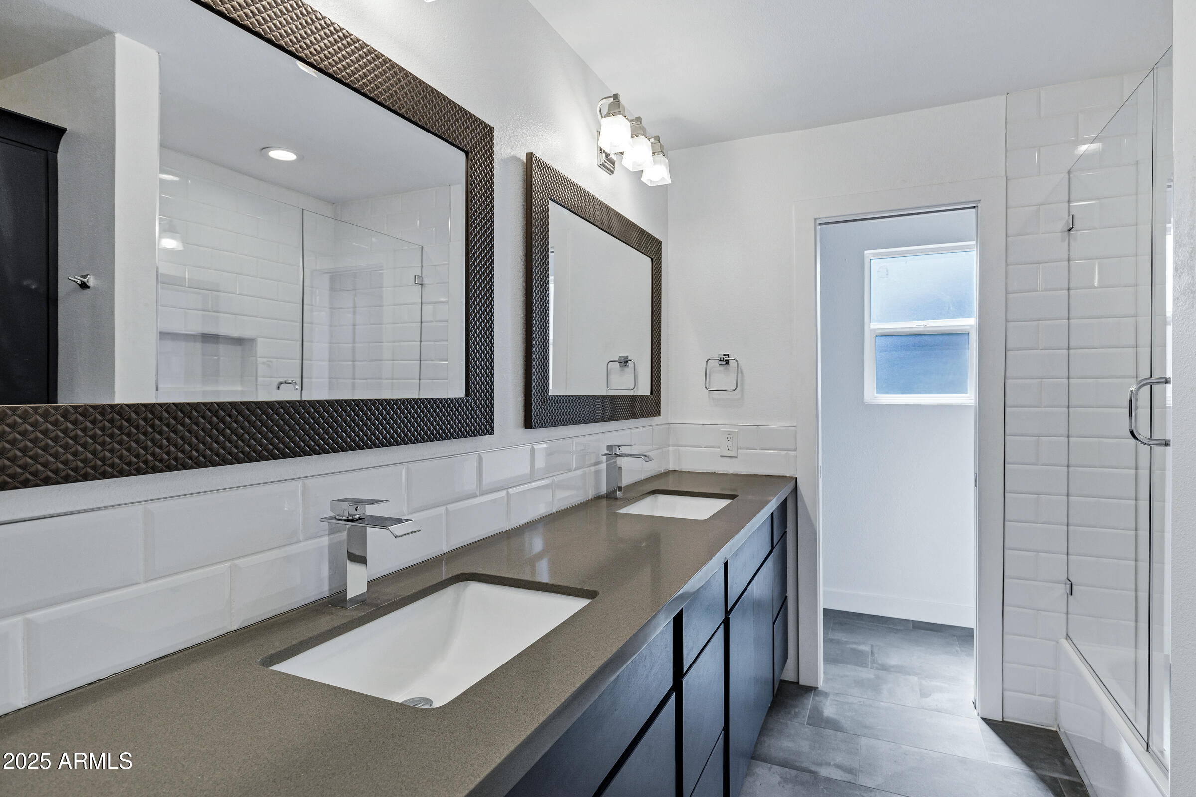 1323 East Whalers Way Tempe, AZ 85283 - Photo 34 of 91 1323 E Whalers Way-29