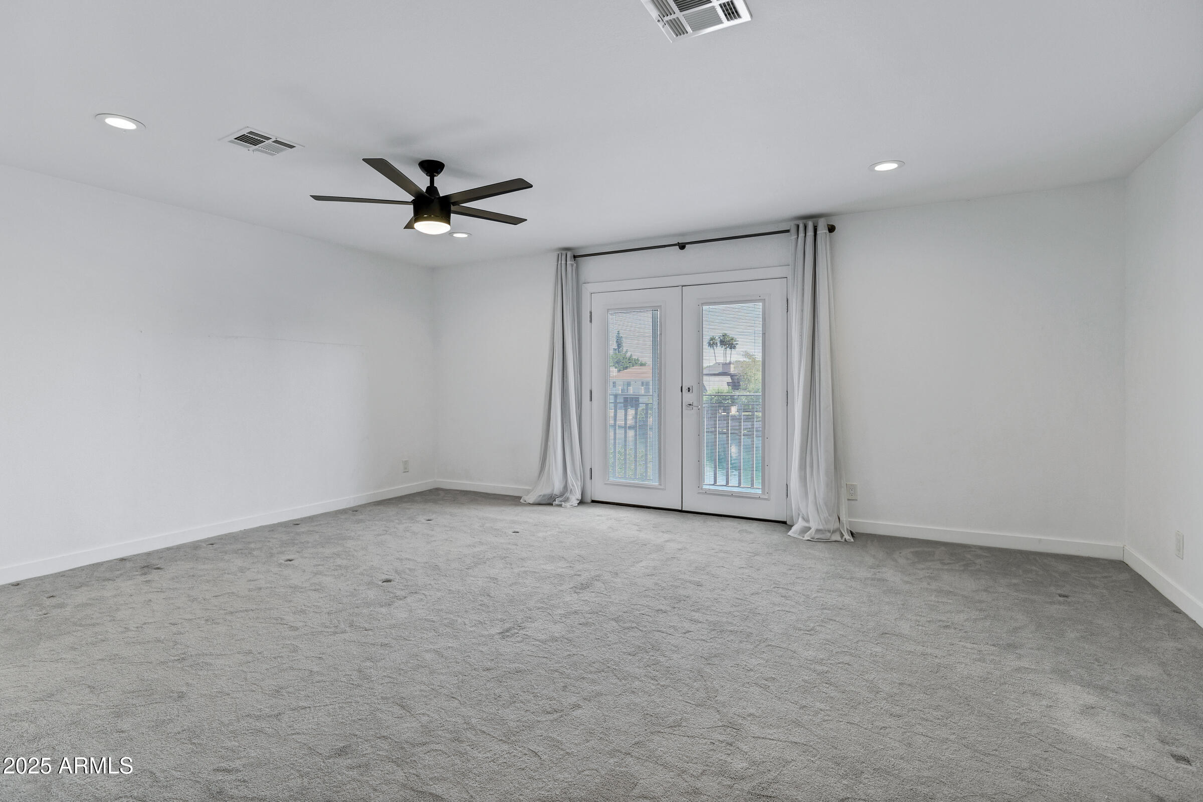 1323 East Whalers Way Tempe, AZ 85283 - Photo 36 of 91 1323 E Whalers Way-31