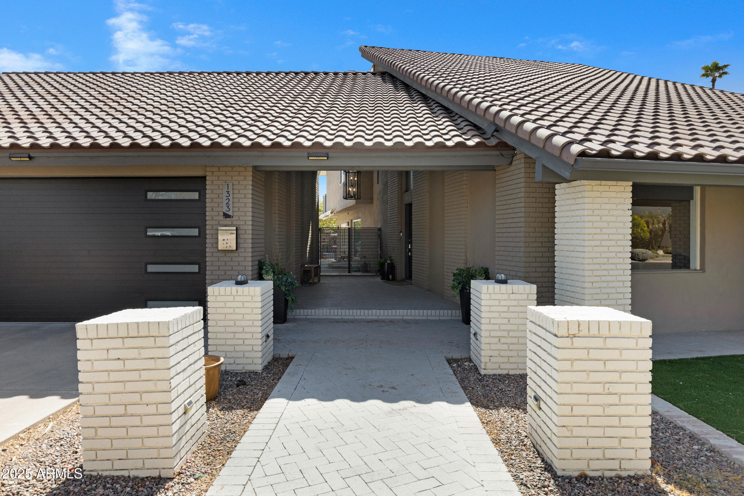 1323 East Whalers Way Tempe, AZ 85283 - Photo 4 of 91 1323 E Whalers Way-4