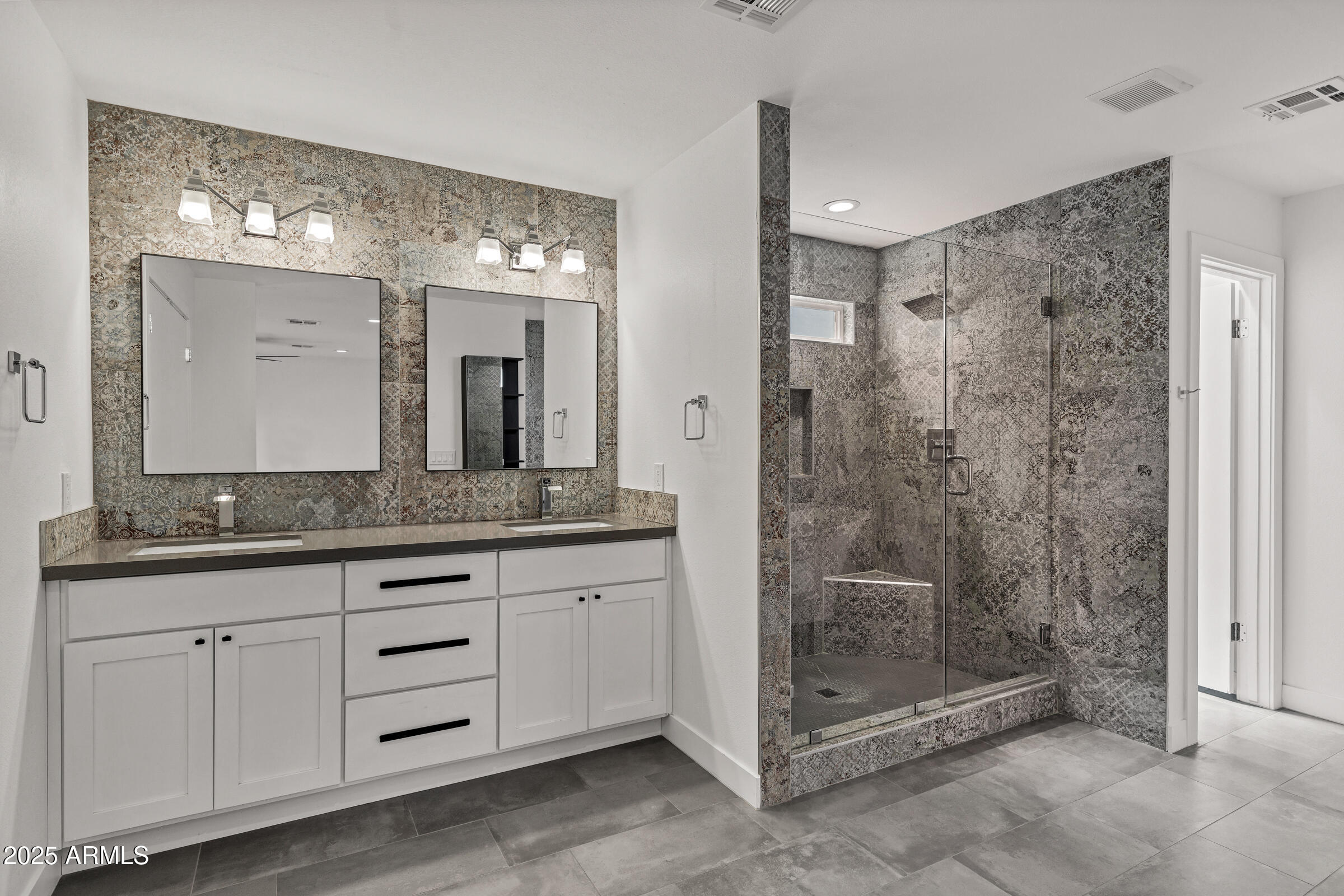 1323 East Whalers Way Tempe, AZ 85283 - Photo 41 of 91 1323 E Whalers Way-34