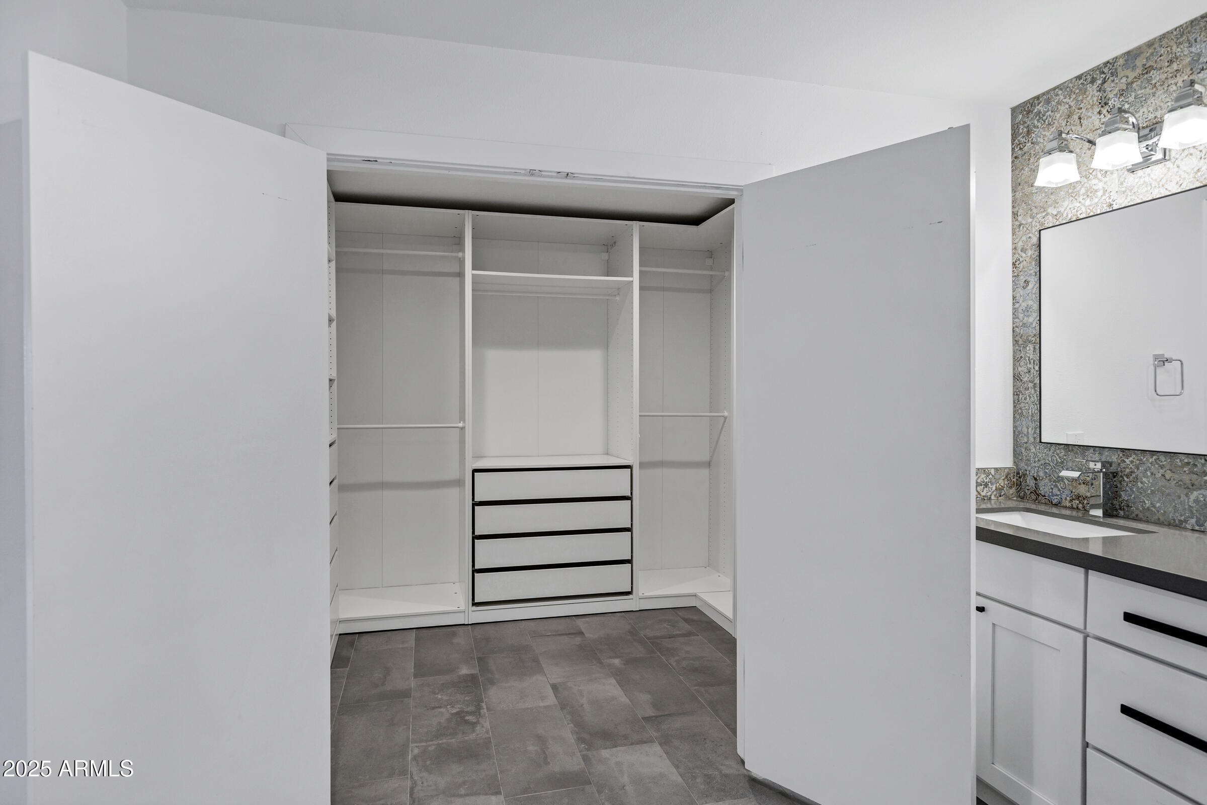 1323 East Whalers Way Tempe, AZ 85283 - Photo 45 of 91 1323 E Whalers Way-38