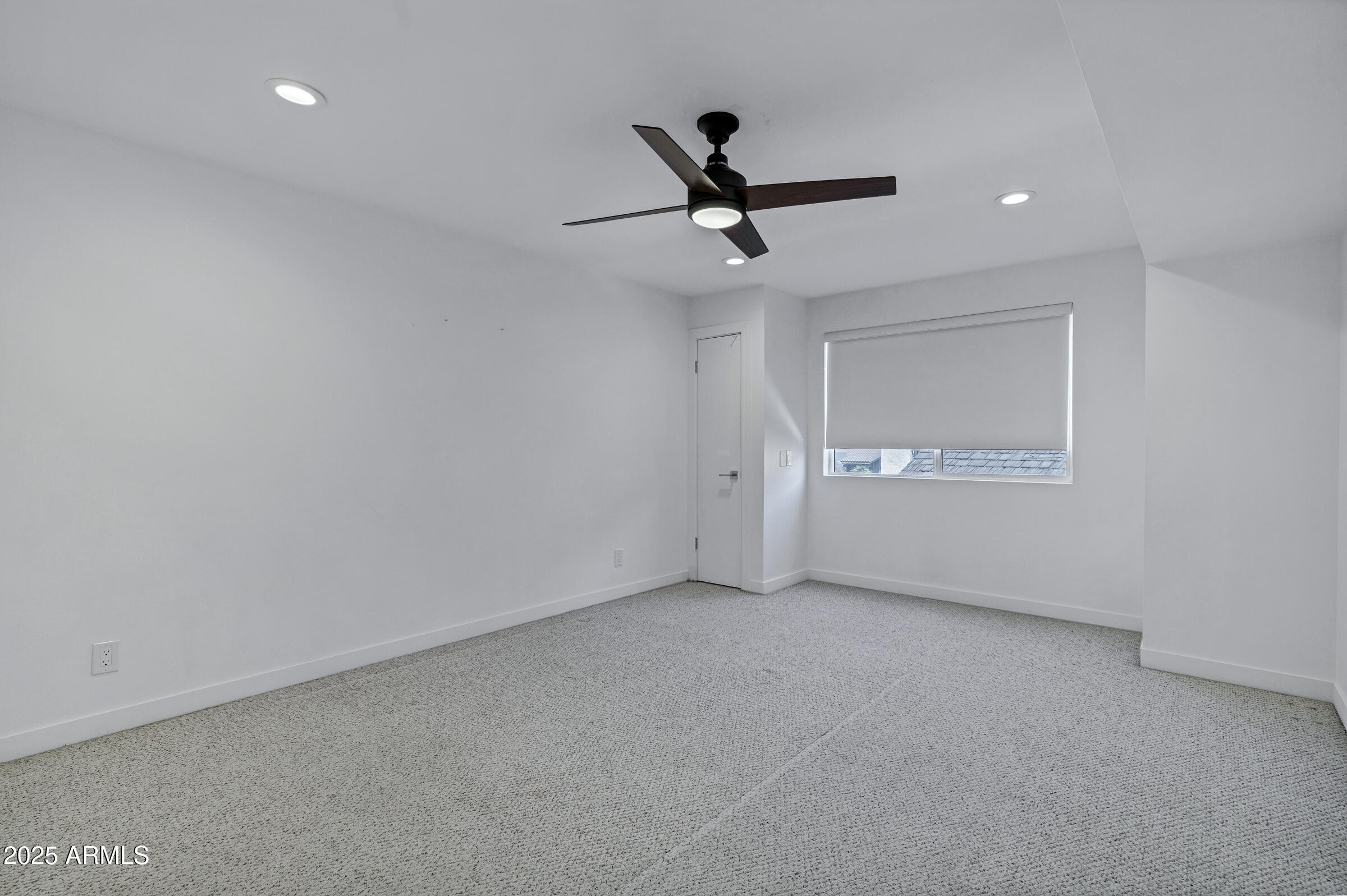 1323 East Whalers Way Tempe, AZ 85283 - Photo 53 of 91 1323 E Whalers Way-45