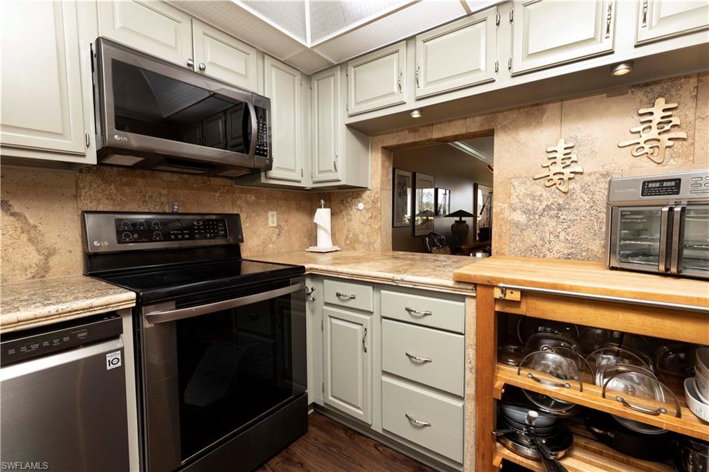 37 High Point Circle East, Unit 209 Naples, FL 34103 - Photo 7 of 28